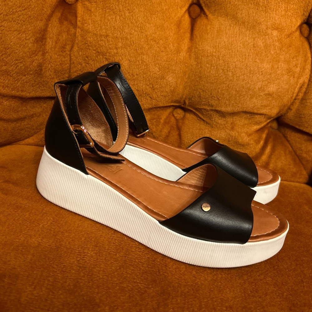 VIA ROMA Poland shoes leather platform sandals retail $225 size 40